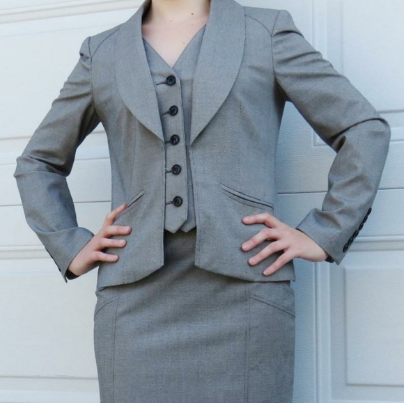"Modern Icon" Periphery Houndstooth Skirt Suit - Picture 7 of 9